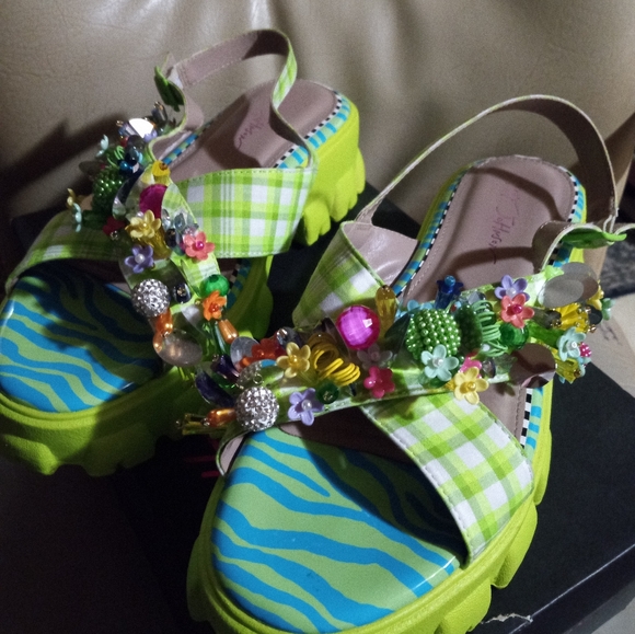 BETSEY JOHNSON  9.5 FRANKEE MULTI - Picture 2 of 7